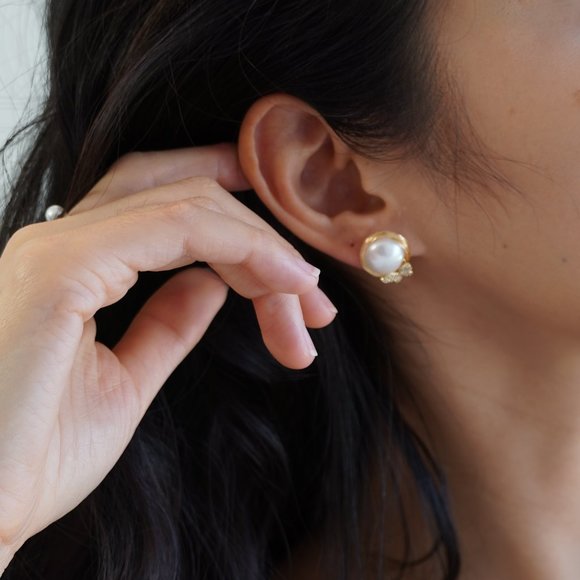 New Fresh Water Pearl Butterfly Earring Studs - Picture 5 of 5